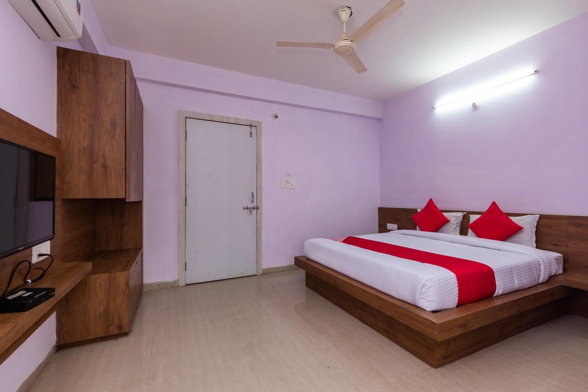Collection O Prince Palace Ratlam Exterior photo