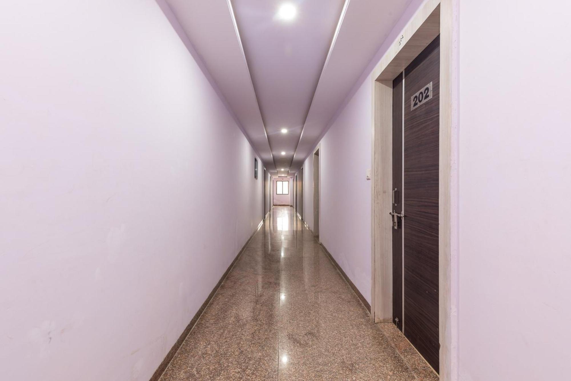 Collection O Prince Palace Ratlam Exterior photo