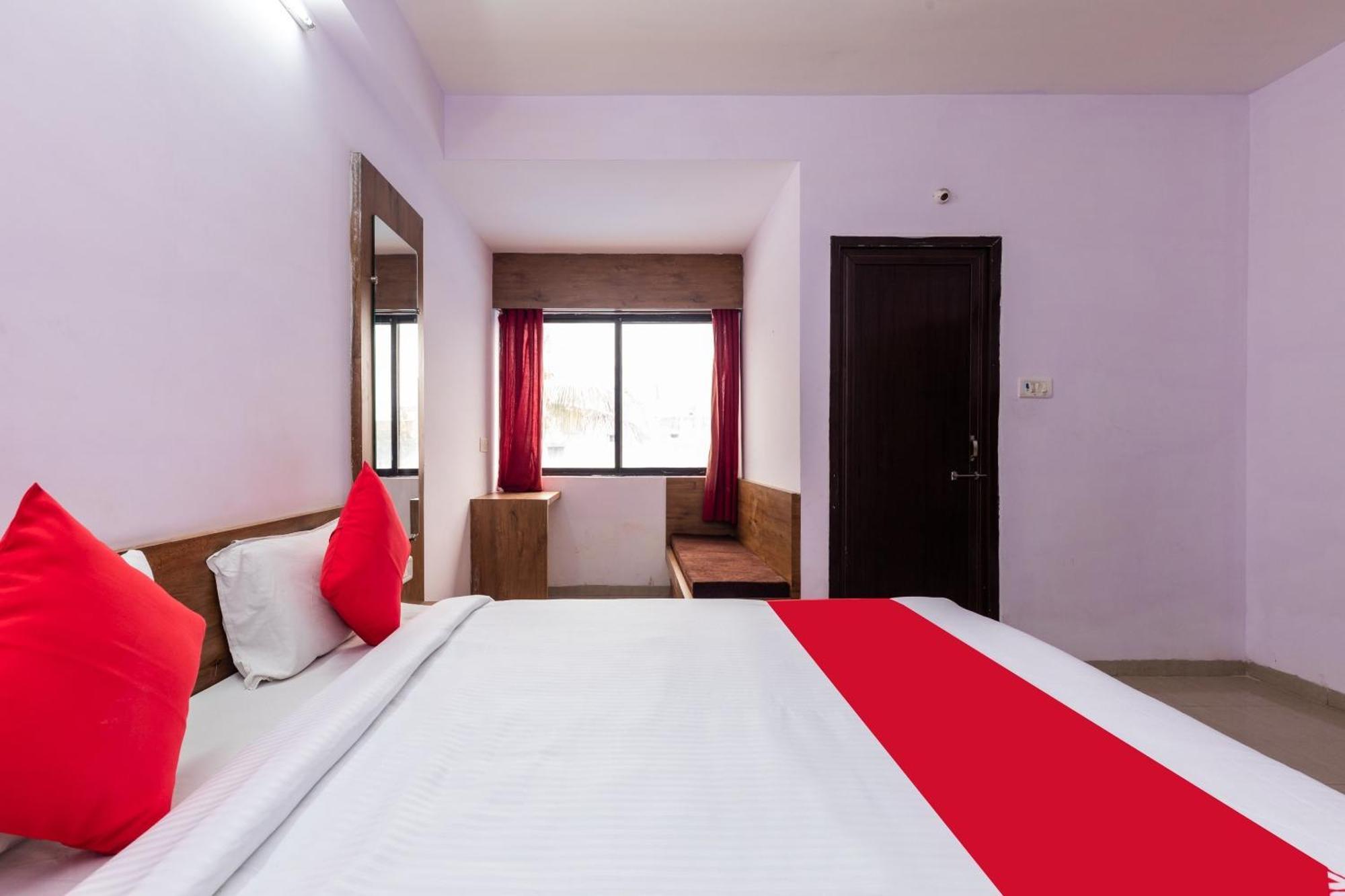 Collection O Prince Palace Ratlam Exterior photo