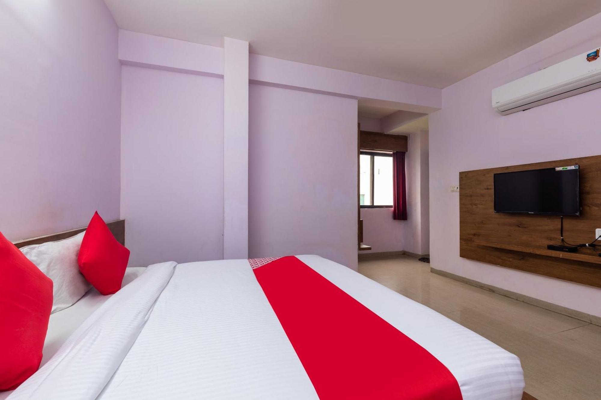 Collection O Prince Palace Ratlam Exterior photo