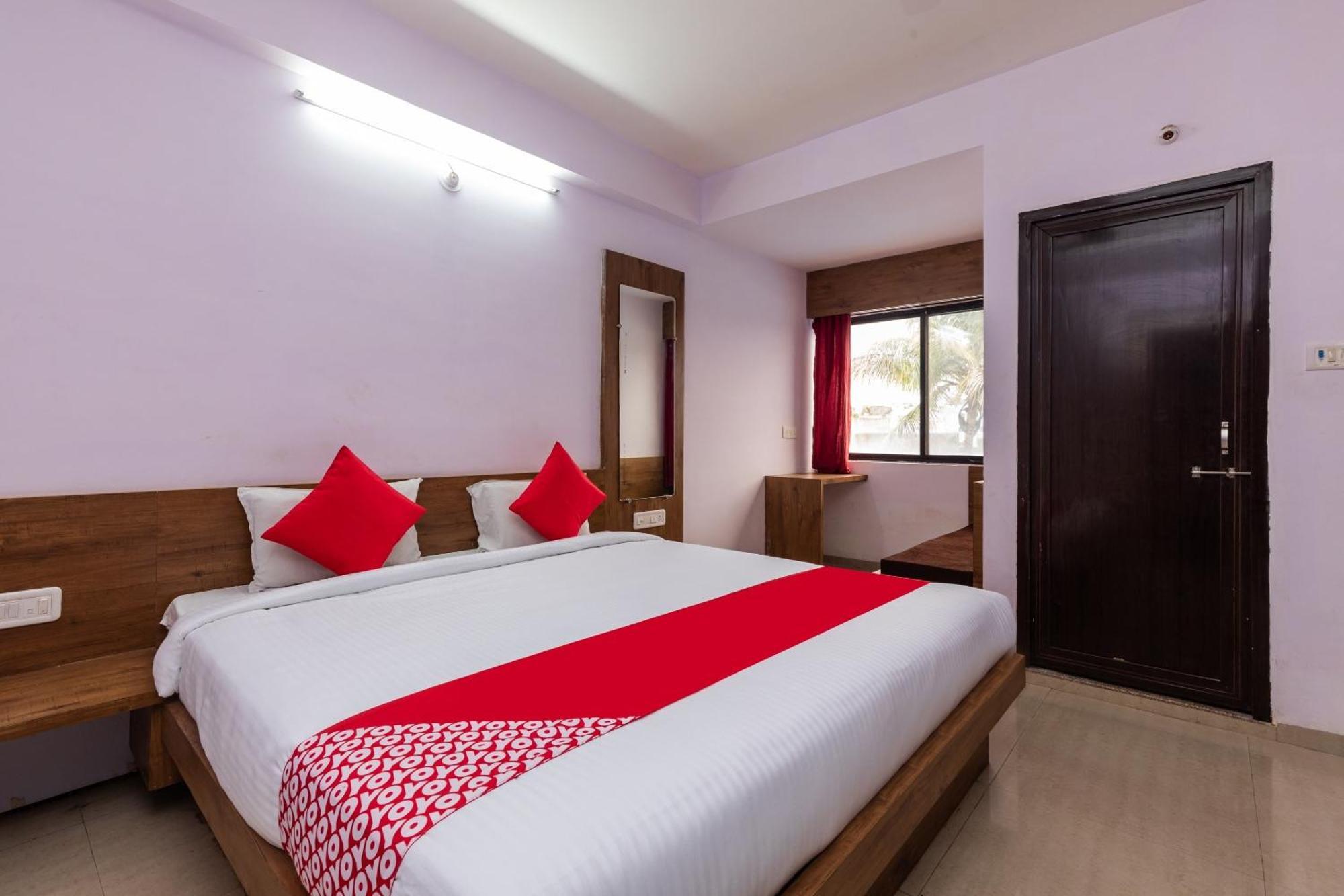 Collection O Prince Palace Ratlam Exterior photo
