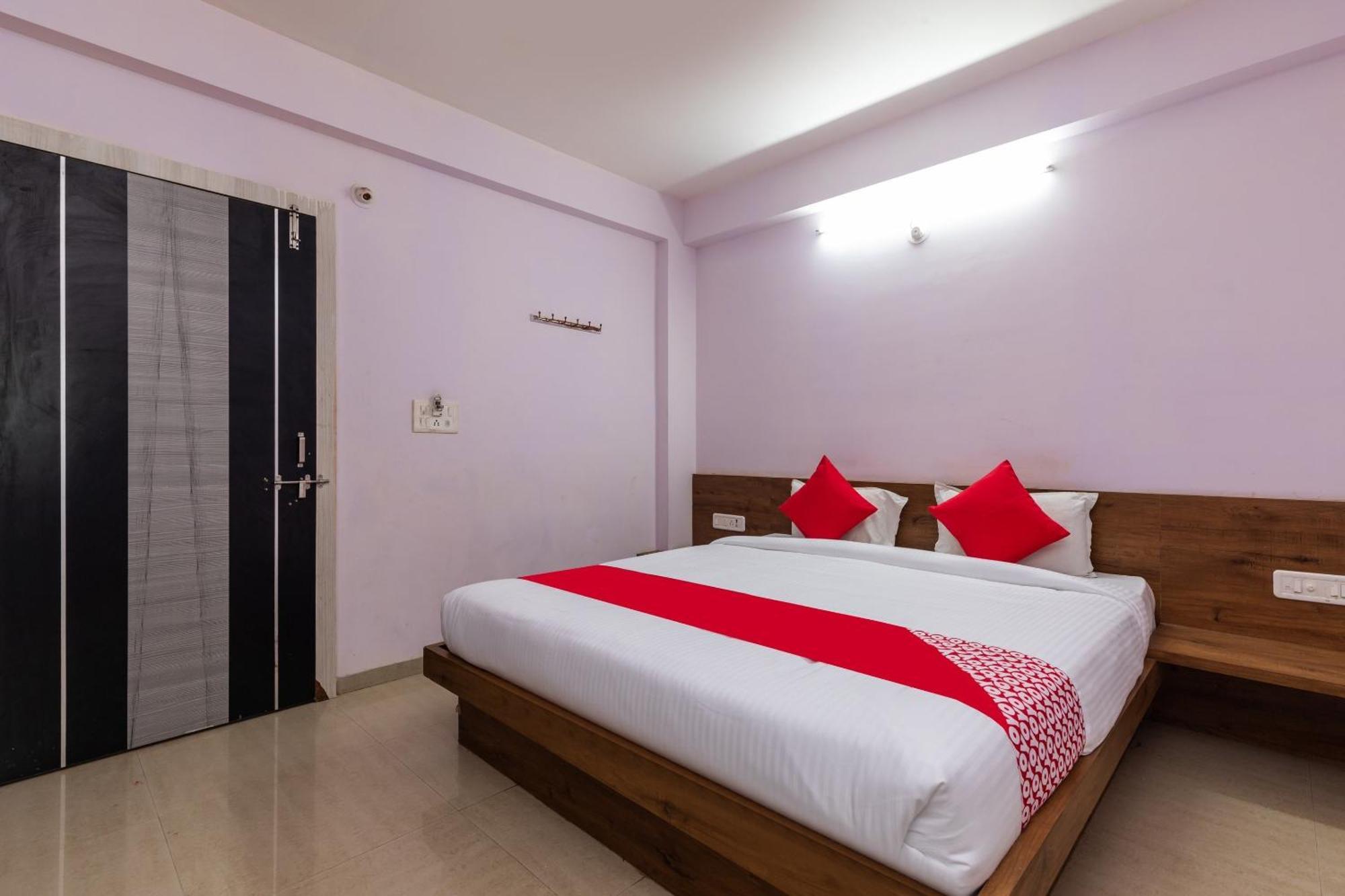 Collection O Prince Palace Ratlam Exterior photo
